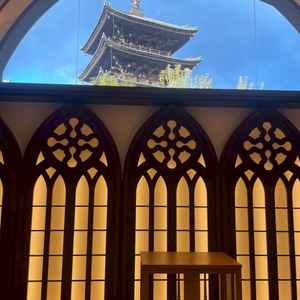 チャペルです。八坂の塔が見えるのが特徴的です。