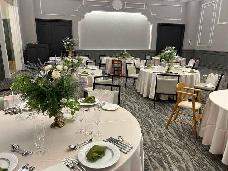 披露宴会場。広さが程よいゆとりがあり、ドレスを着ていてもゆったり歩ける。