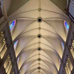 教会の天上は非常に高く迫力を感じる。