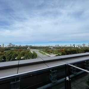 外の景色(皇居、東京駅)