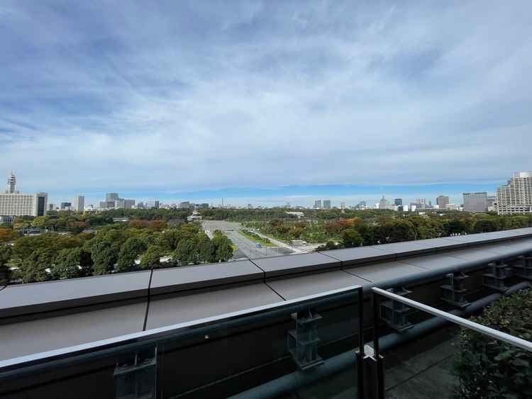 外の景色(皇居、東京駅)