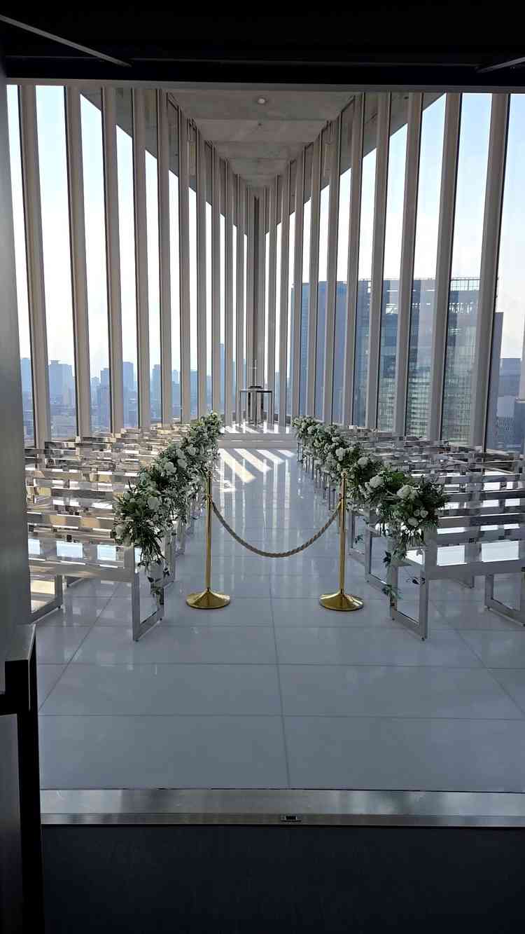 視界いっぱいに眩い光と大阪の街並みを一望できる大パノラマに感動。空中に浮いているような感覚にびっくり