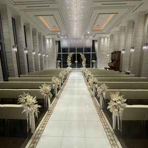 白を基調とした明るいチャペル