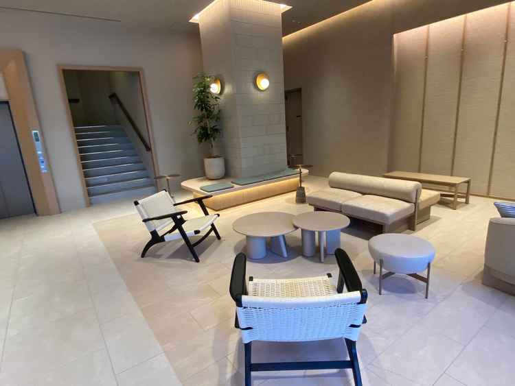 待ち合いスペース。ここから自分たちの好きな音楽をかけられるというのは貸し切りならではで嬉しい。