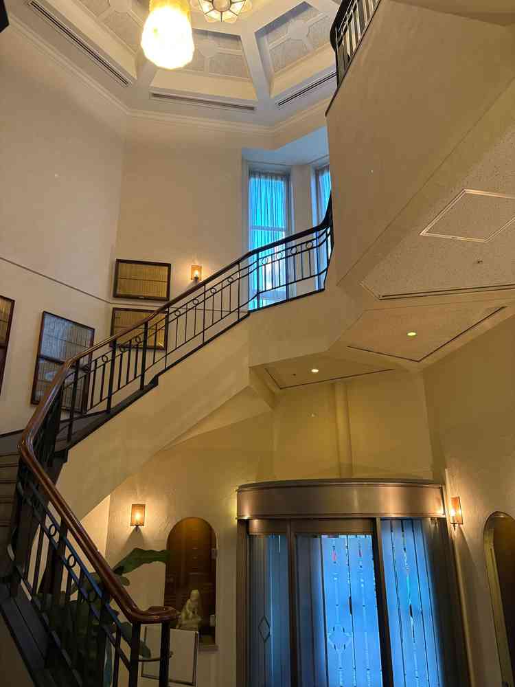 入ってすぐの螺旋階段です。新婦はここで写真を撮はそうなのですが、とても雰囲気がありました。