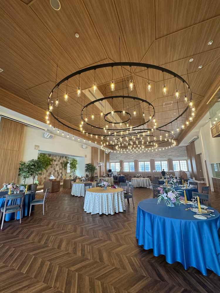 プールがついてる披露宴会場