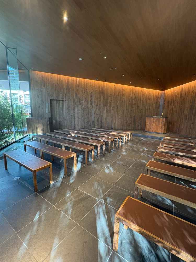 TRUNKといえば、のチャペル。木の温かみと差し込む光がとても素敵だった。