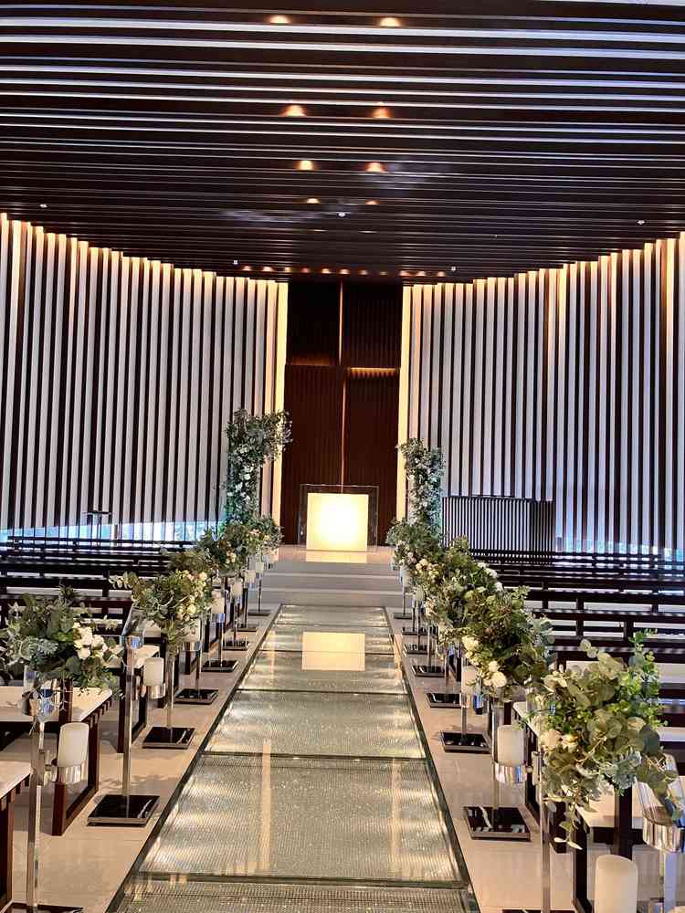 チャペルの床にはスワロフスキーが大量に埋め込まれており、キラキラしていて非常に綺麗でした。