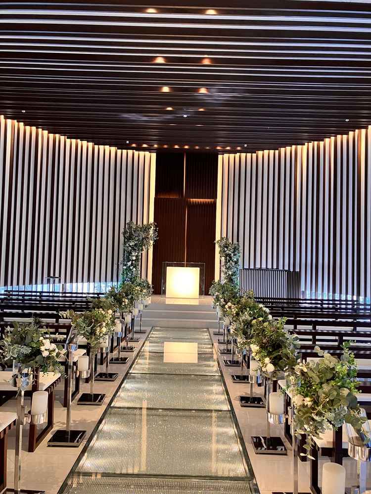 チャペルの床にはスワロフスキーが大量に埋め込まれており、キラキラしていて非常に綺麗でした。