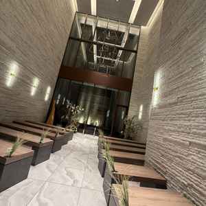 チャペルの奥行き・大きさを考えると40〜60名くらいがベストの会場かなと思いました。