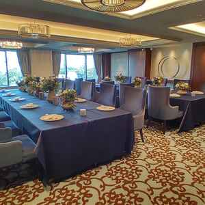 小規模な会を想定した披露宴会場です。約20人の親族のみの会などに丁度よさそうです！