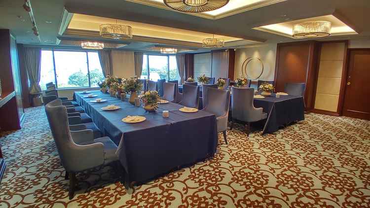 小規模な会を想定した披露宴会場です。約20人の親族のみの会などに丁度よさそうです！