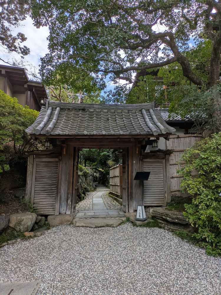 料亭の入り口ですが、フォトスポットとして利用できるそうです。