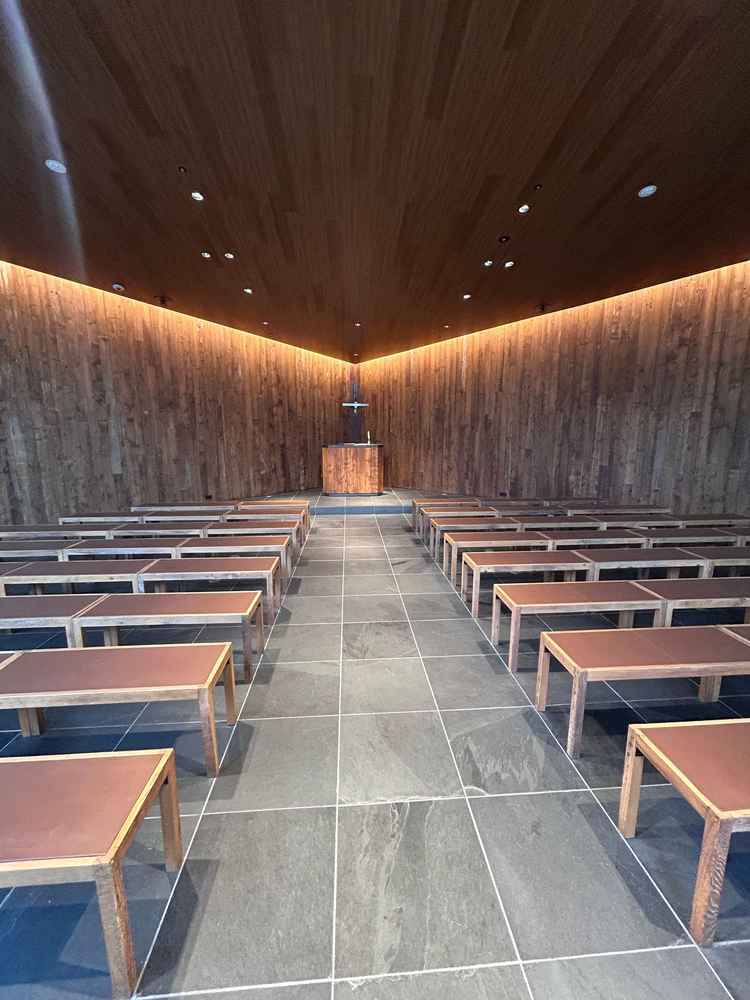 チャペルの中はゲストとの距離が近く感じる作りで良かったです。