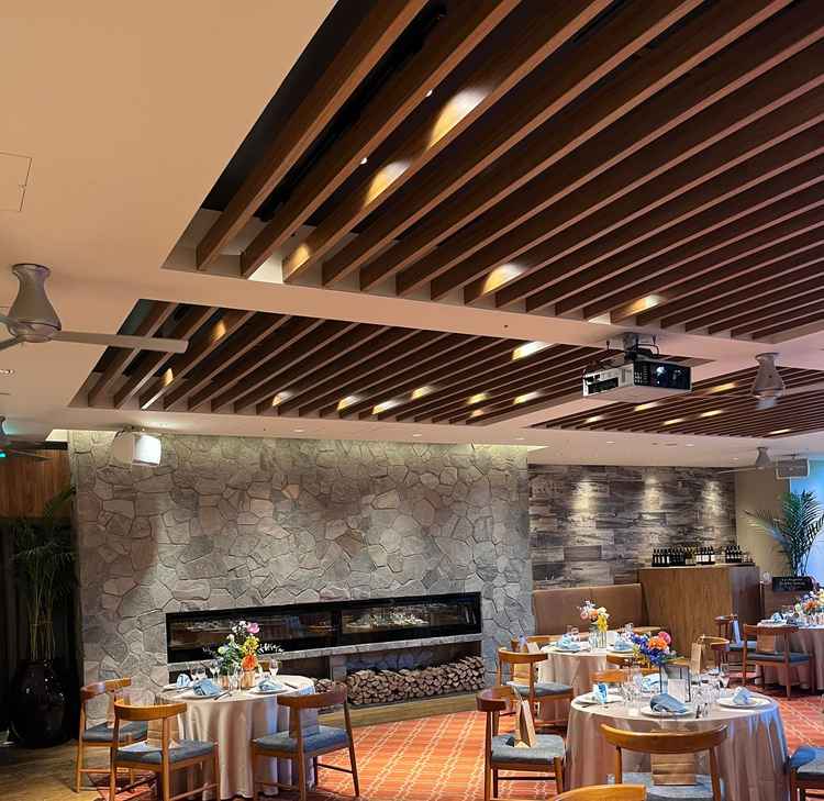 披露宴会場の写真。事前に伺っていた雰囲気や写真とイメージが近しかったです。