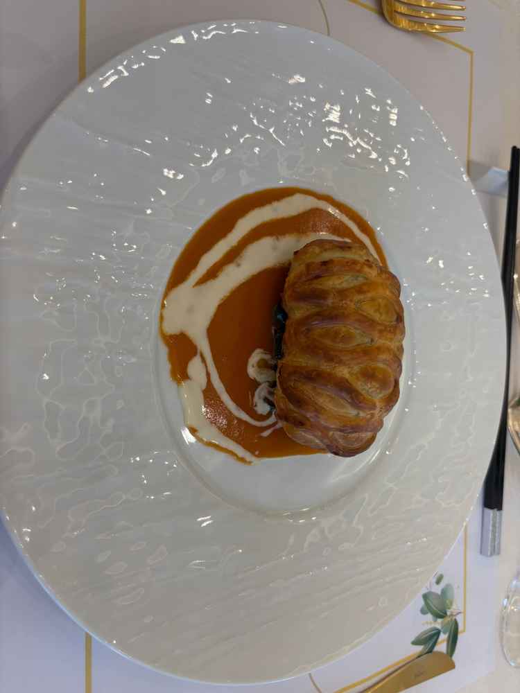 試食でいただいた料理です。名物の平目のアンクルートとのことで非常に美味しかったです。