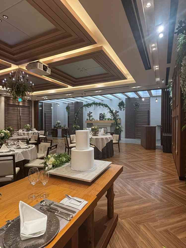 披露宴会場に写真を撮るスペースがあり、他と違って良かったです。