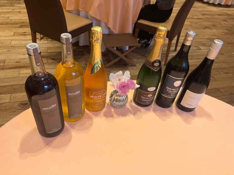 ワイン用の葡萄が使用されたジュースが飲みやすく、お料理にも合っていて美味しいです。