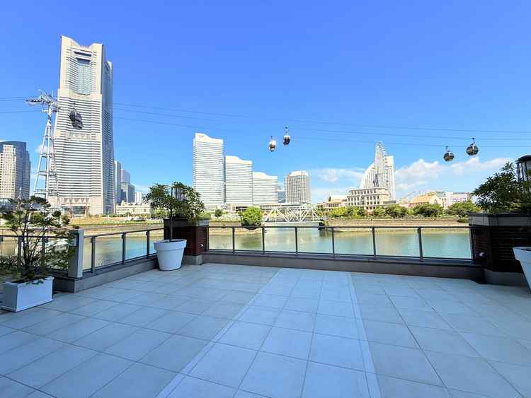 式場から出てすぐの広場の景色