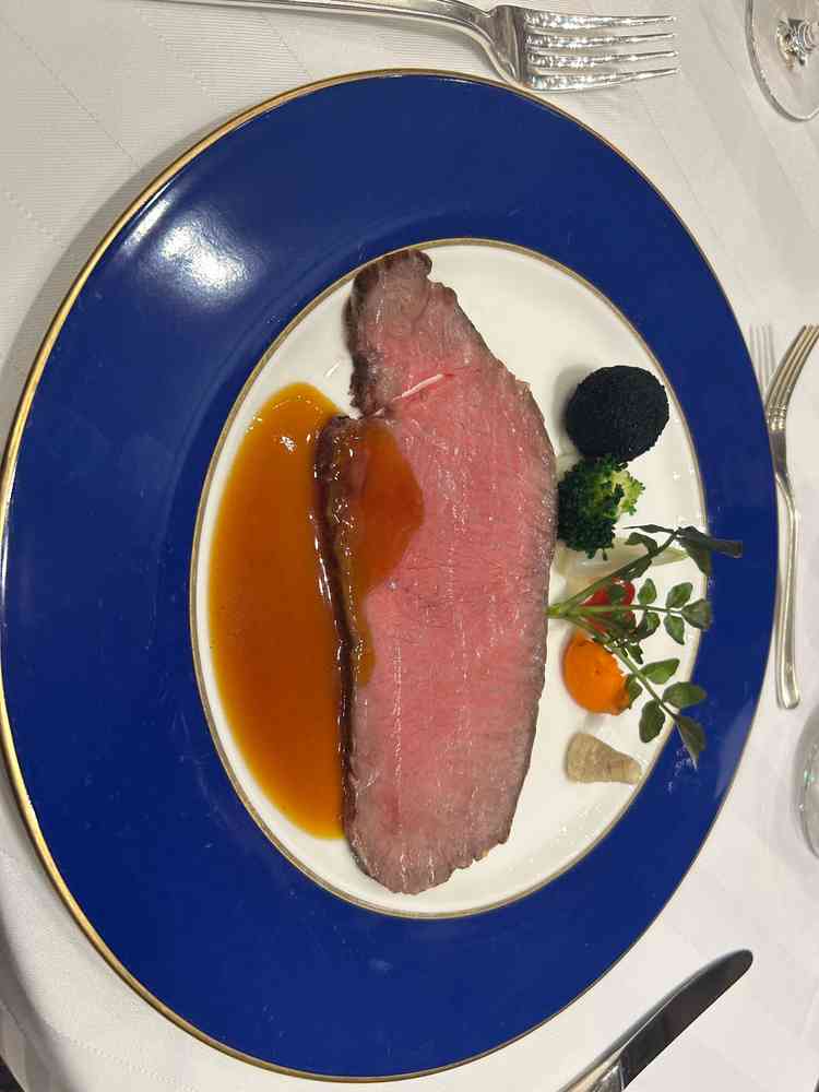 ローストビーフ。とても食べやすかったです。付け合せのお野菜も大変美味でした。