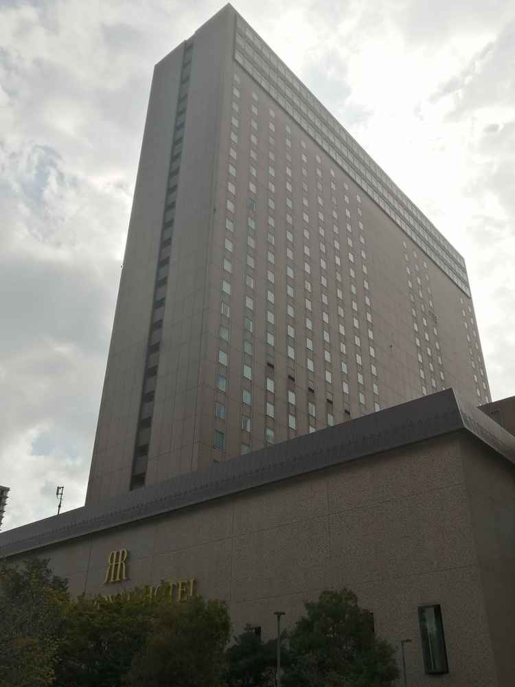 到着時間が少し早かったので、周辺の景色もゆっくり見ながら外観を確認しました。