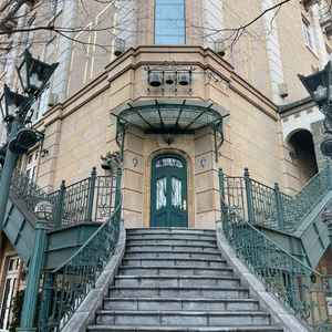 仙台のメイン通りから見える階段