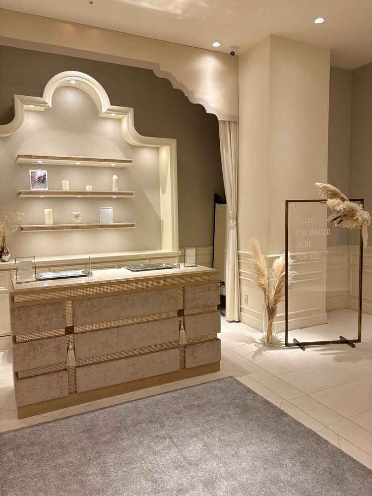 受付。奥にあり個室感ある。