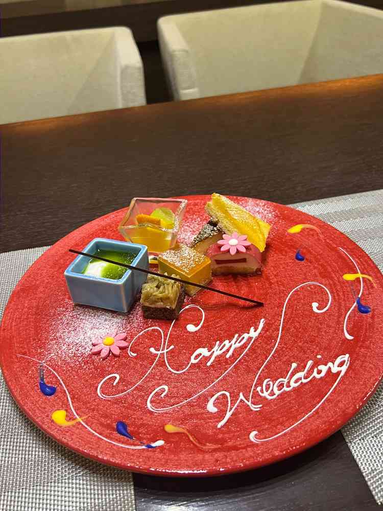 試食で頂いたデザート。デザートビュッフェはこんな感じのケーキだそうです。