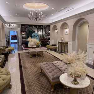 ロビーです。クラシックな雰囲気でとても可愛かったです、好きな装飾や動画を流せるのがいいと思いました。