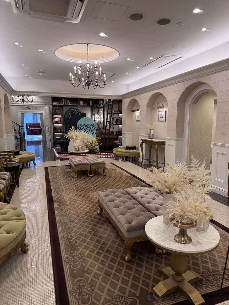 ロビーです。クラシックな雰囲気でとても可愛かったです、好きな装飾や動画を流せるのがいいと思いました。