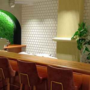 ゲスト待合室。カウンターがあるのがよい。オシャレ。ここでみんなで式前に集まったら話ももりあがり、