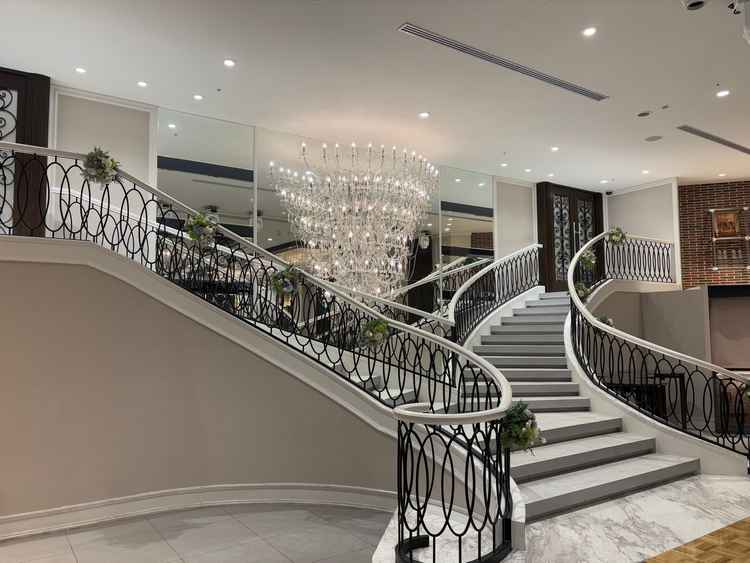 1番人気と言われる挙式会場で、その理由もしっかり実感でき、この階段から降りてくるイメージが湧きました