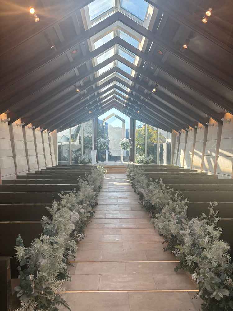 緑の見えるチャペル。シンプルだが、光がたくさん入って地味には見えなかった。1月でも充分に緑を感じた。