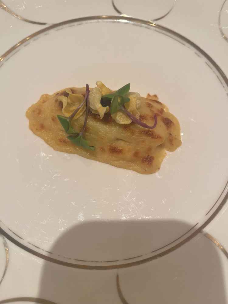 サーモンの料理めっちゃ美味しくて料理決めてでもあるのでめっちゃ良かったです料理は決めてなので美味しく