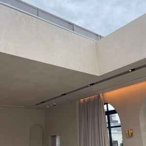 これは新郎新婦側から見たチャペルの吹き抜けです。ゲスト目線上には邪魔する建物がありません。