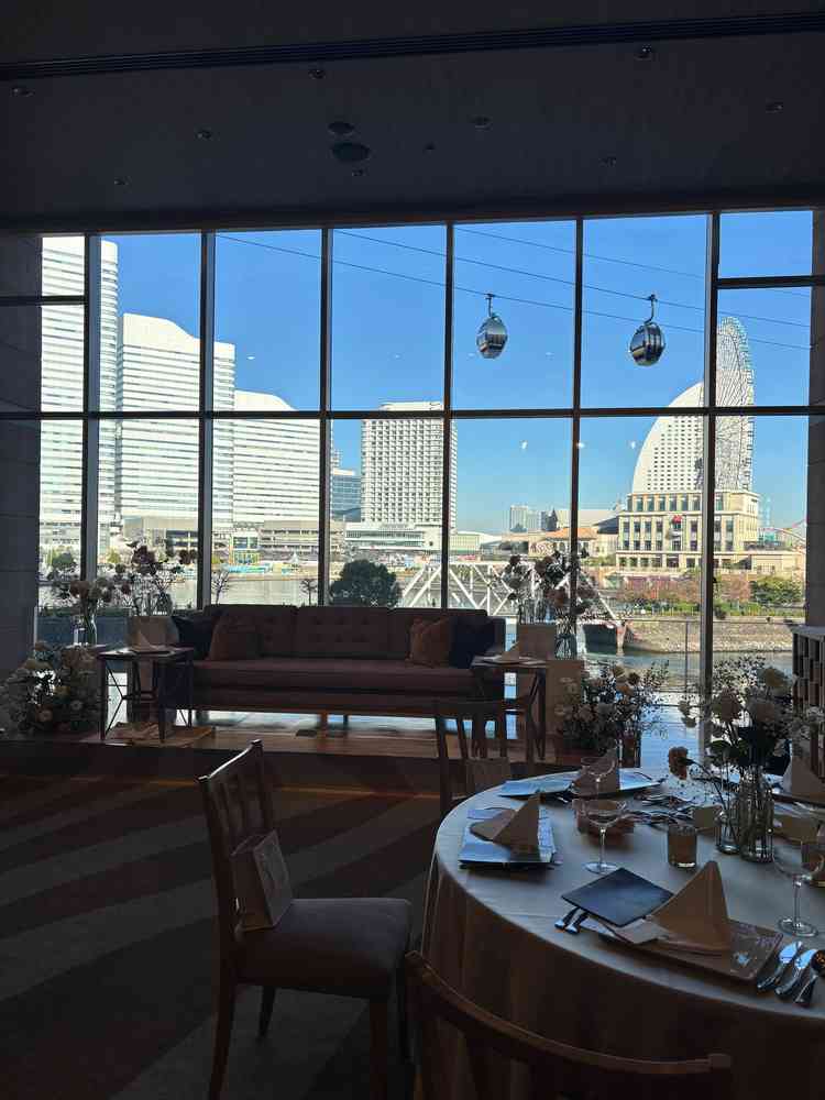 みなとみらいの景色が一望できる披露宴会場