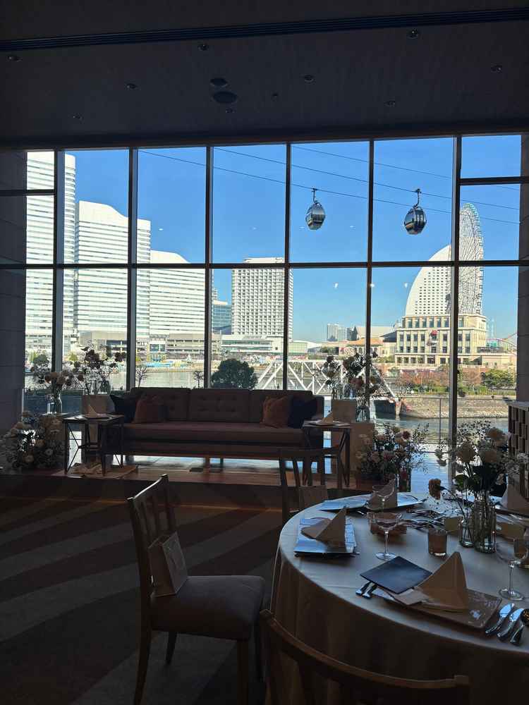 みなとみらいの景色が一望できる披露宴会場