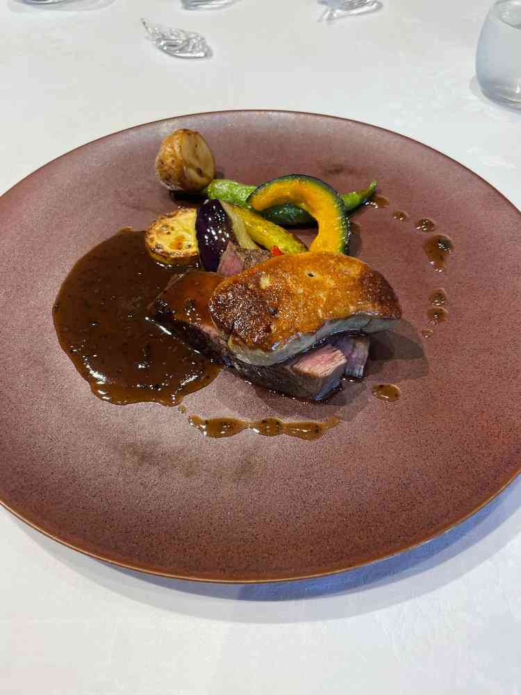 試食のお肉とフォアグラ