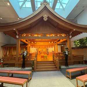 ホテル内にある神殿の写真です。屋内にこのような立派な施設があるのが珍しいと思いました。