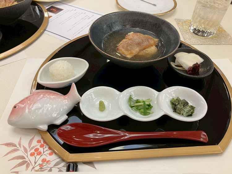 自社保有の田んぼで作ったお米を味わえる。調味料無しの1番出汁を使った料理の数々は拘りを感じました。