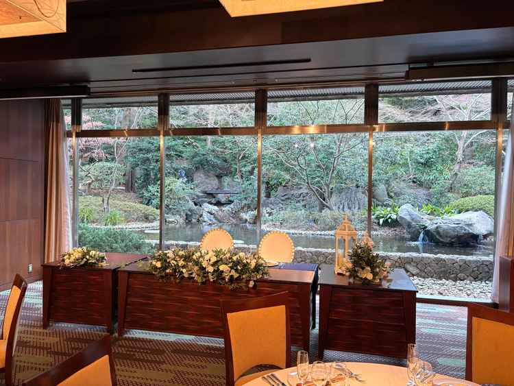 新郎新婦席もゲストがよく見える位置に設定されておりアットホームな雰囲気でした。