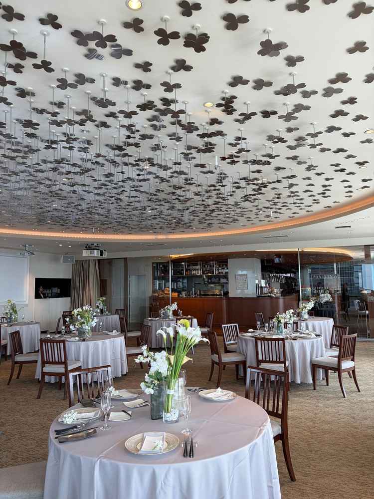オープンキッチン併設の披露宴会場です。お料理こだわるカップルさんにおすすめです