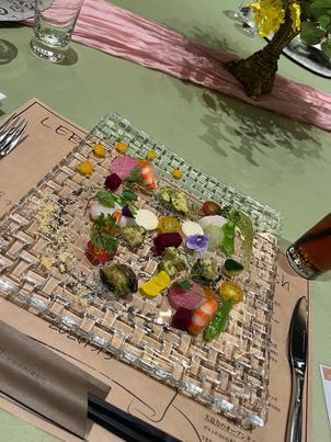 一番気になっていた料理では、前菜が実際に試食でき、鮑などの海鮮やソースがとてもマッチして美味しかった