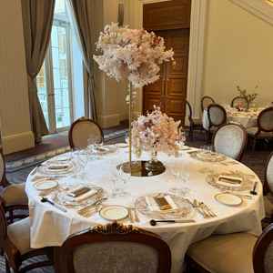 披露宴会場のテーブルコーディネート