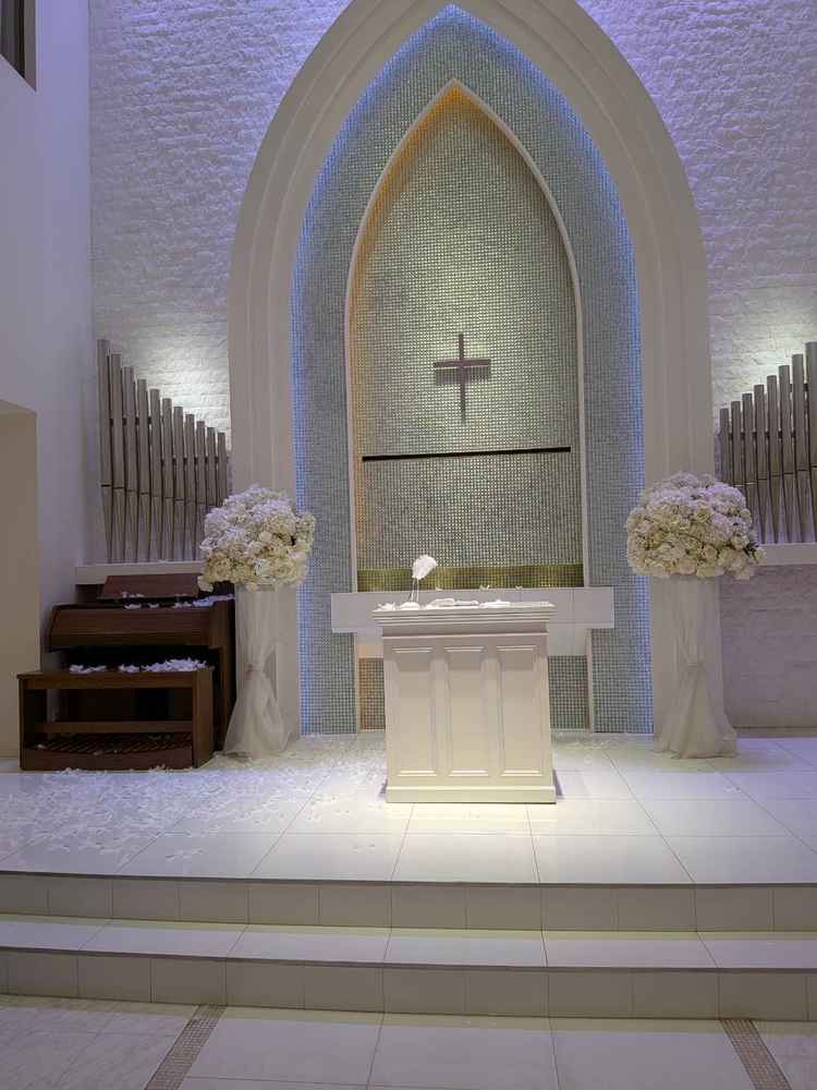 チャペルです。天井が高く開放感があり、フェザーシャワーの演出もあり素敵でした。