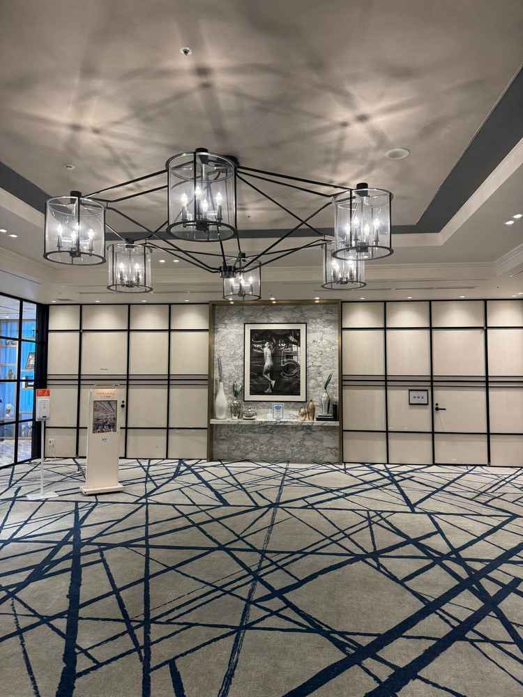 披露宴会場に向かう一つの空間。貸切のためここで写真を撮るのがオシャレだと思った。