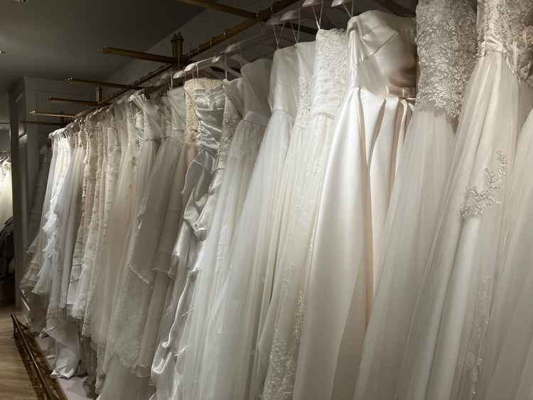 ウエディングドレスを見せていただきました。思っていた以上に良く、スタンダードなものでも素敵でした。