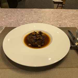 試食のハンバーグ。温度管理もされており、とても美味しかったです。