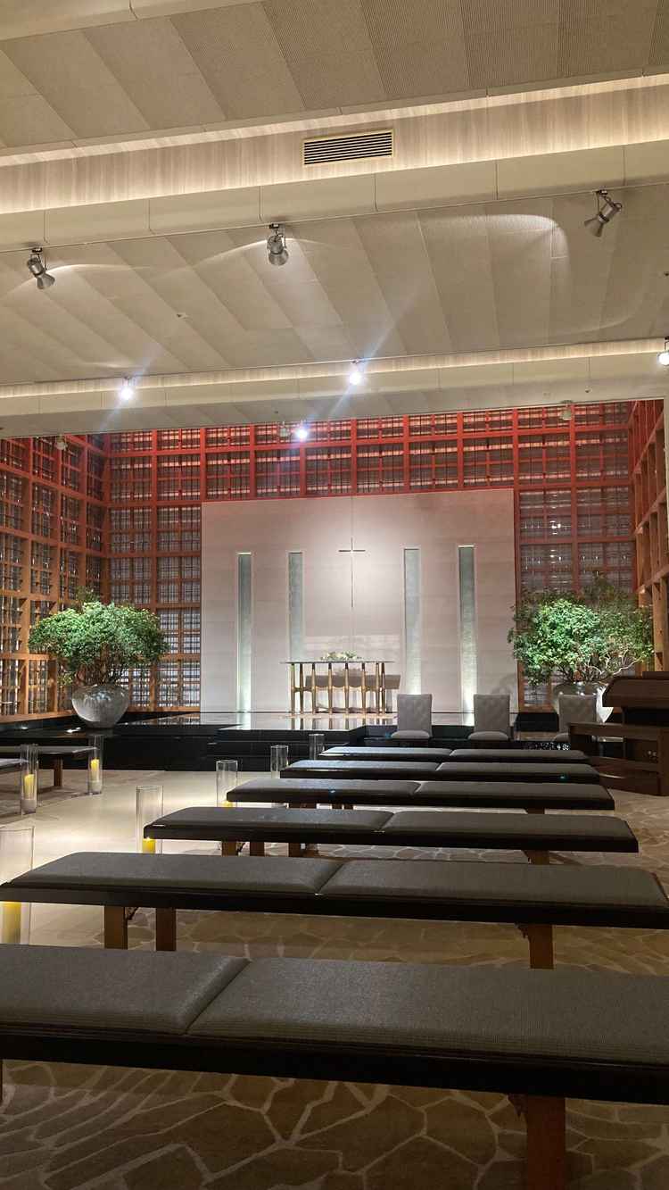 チャペルです。水のせせらぎが聞こえて、森林もあり、写真よりも綺麗です。