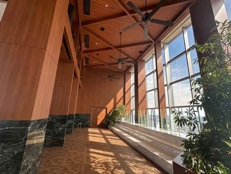 挙式会場の横のスペースも広く、集合写真も撮れるとのことでした。